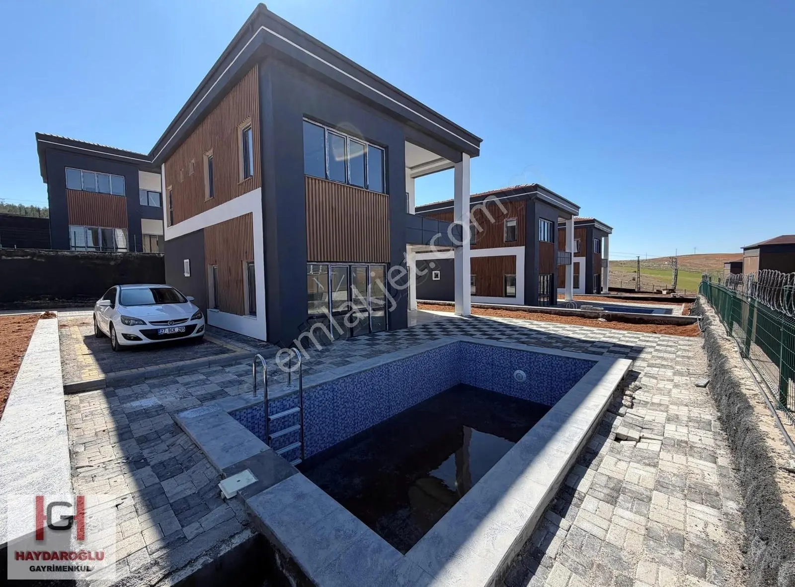 Mimar Sinan'da Site İçi Bireysel Havuzlu 4+1 Satılık Villa