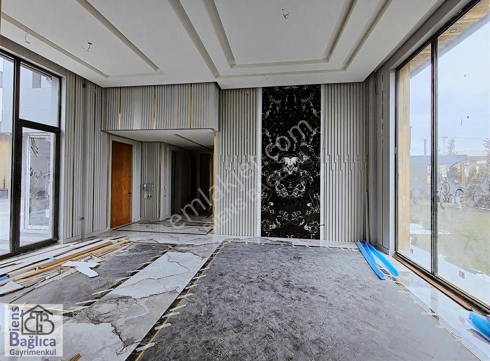 Bağlıcada Yüksek Tavan Salonlu 4+1 Villa - Görsel 16