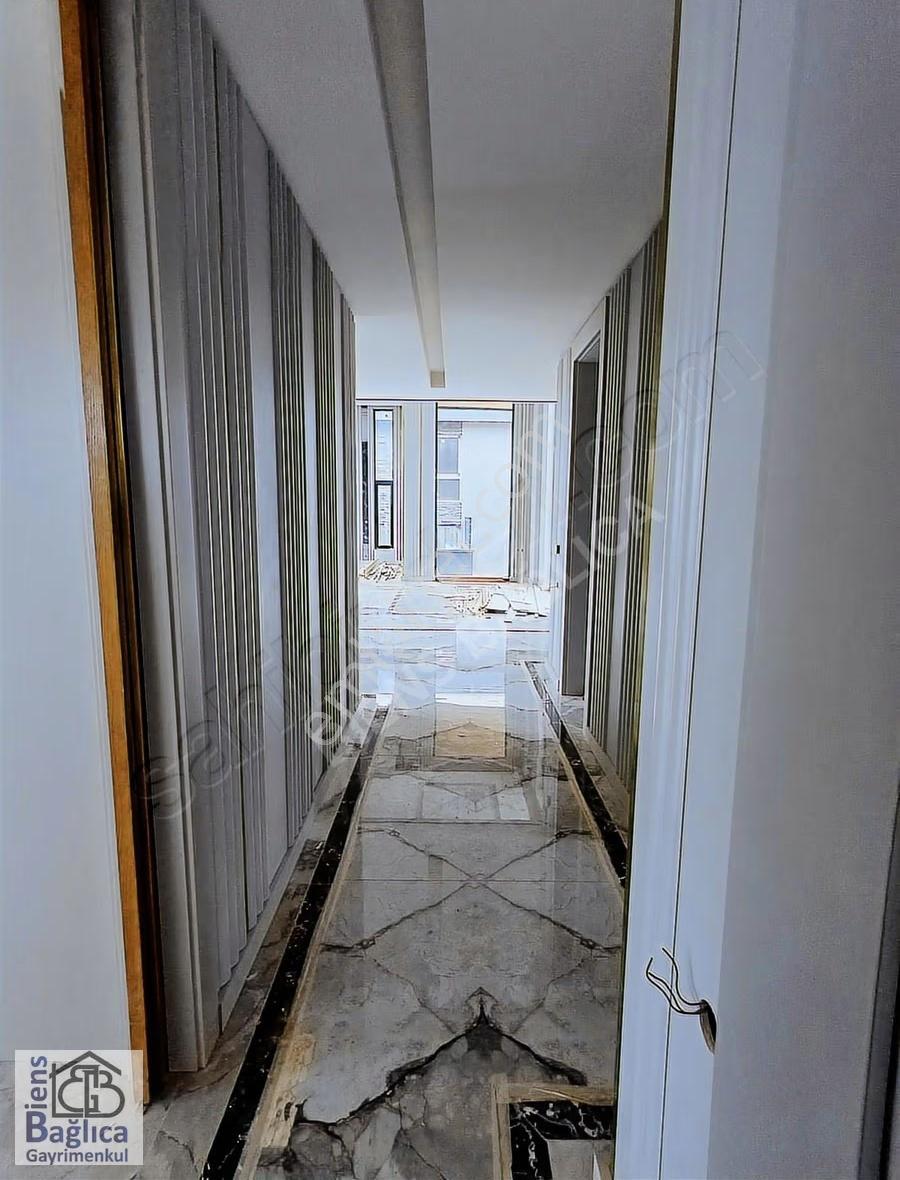 Bağlıcada Yüksek Tavan Salonlu 4+1 Villa - Görsel 10
