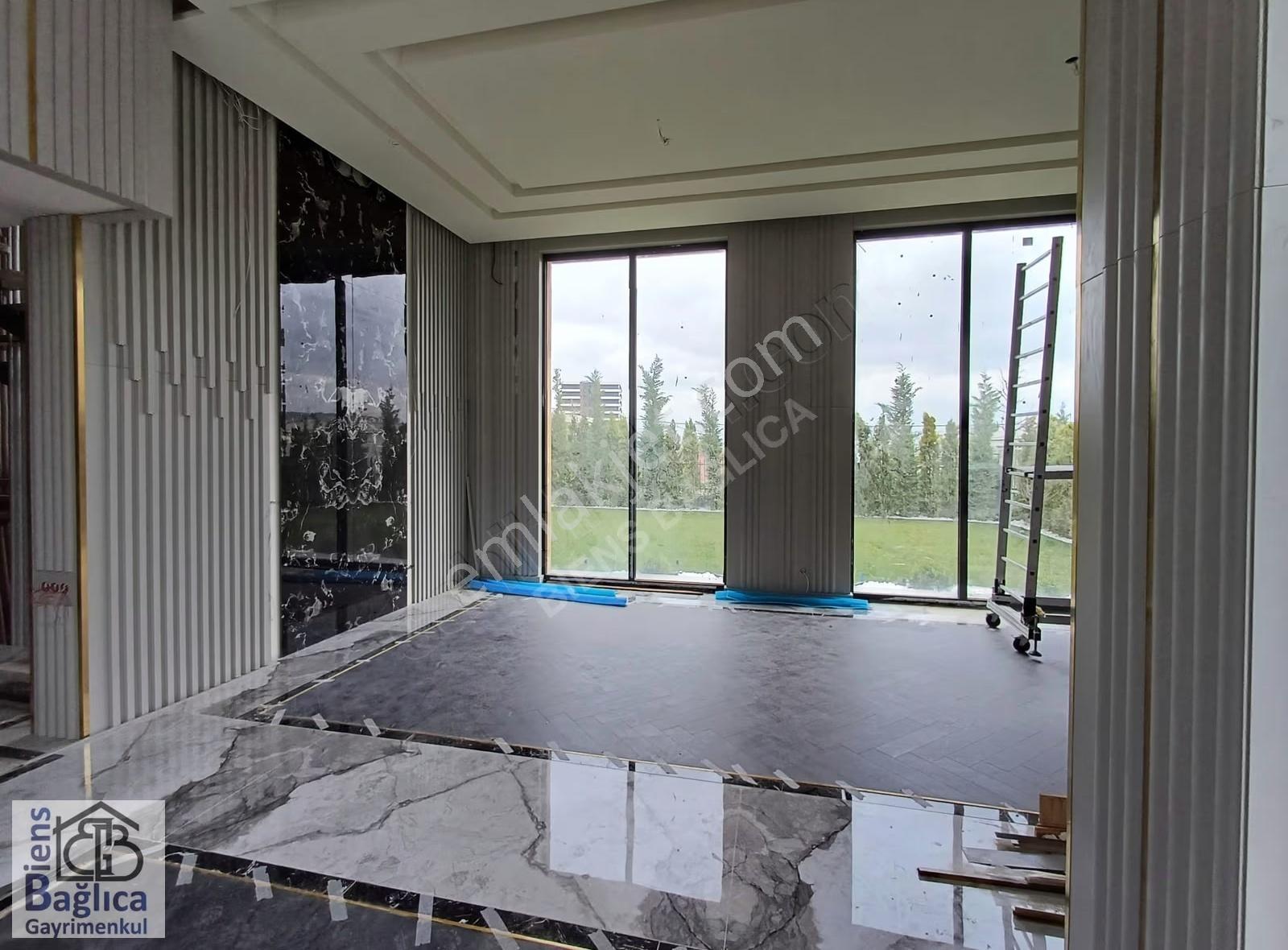 Bağlıcada Yüksek Tavan Salonlu 4+1 Villa - Görsel 11