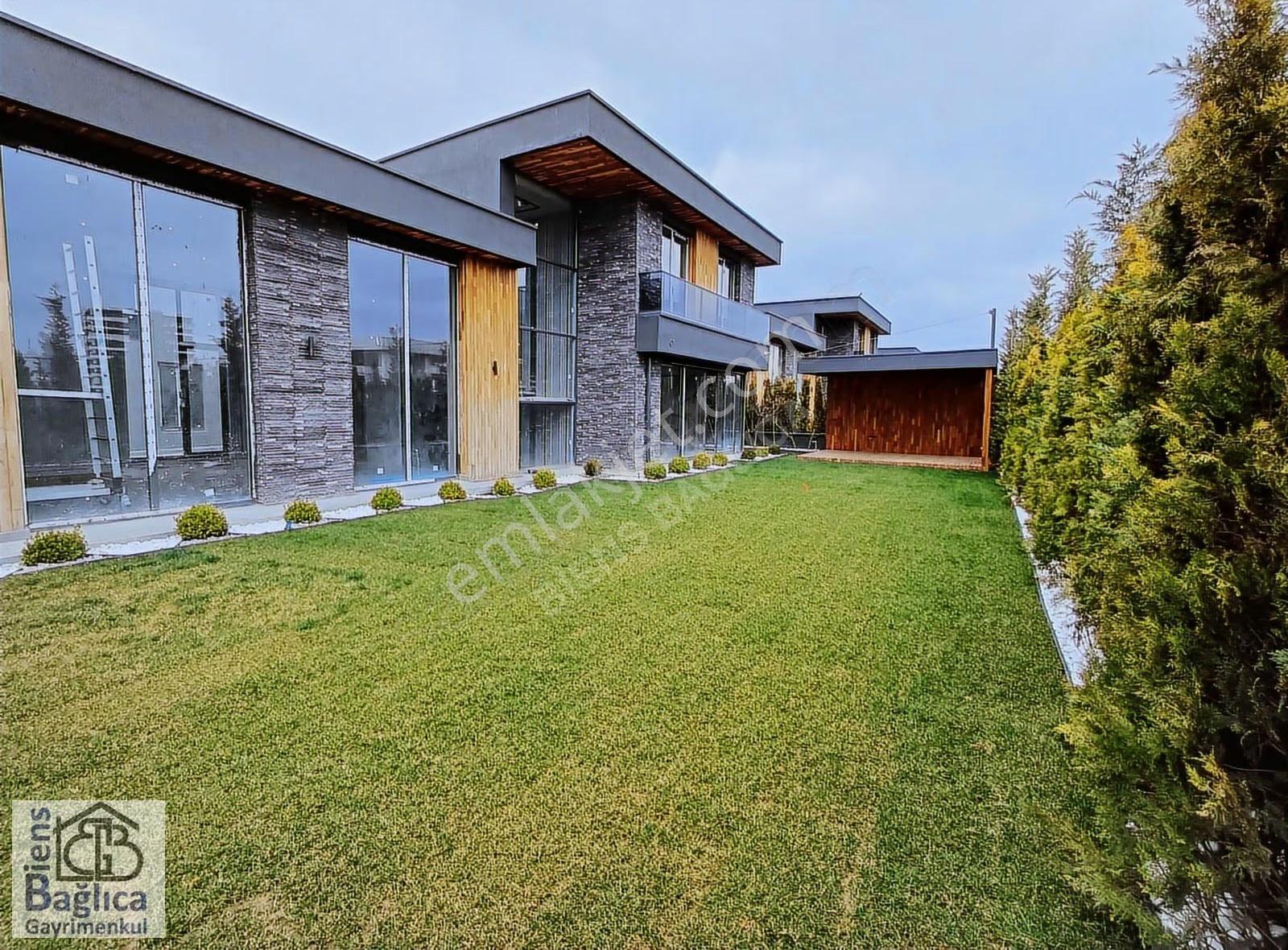 Bağlıcada Yüksek Tavan Salonlu 4+1 Villa - Görsel 3