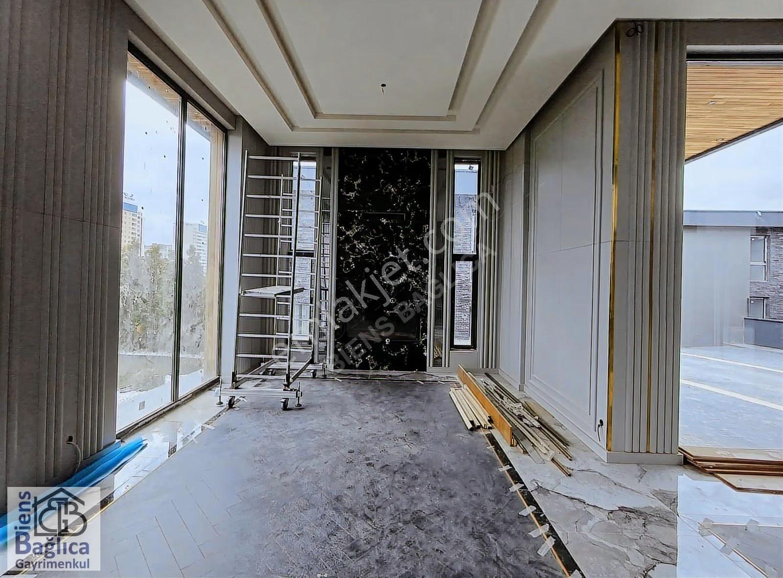 Bağlıcada Yüksek Tavan Salonlu 4+1 Villa - Görsel 17