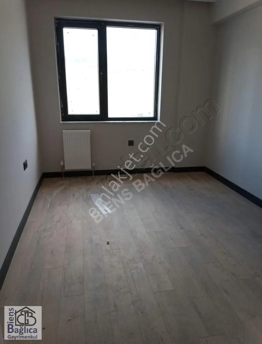 Biens'ten Bağlıca'da Cadde Üzeri Satılık Teraslı 3+1 Daire