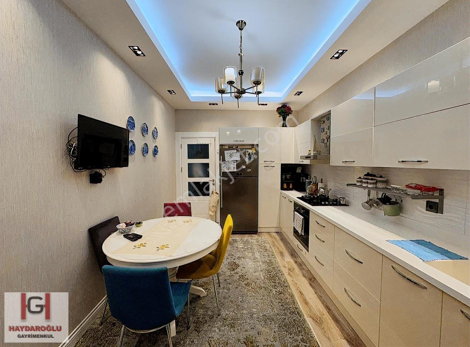 Güvenevler Mah'de Site İçerisinde Satılık 3+1 Bakımlı Daire