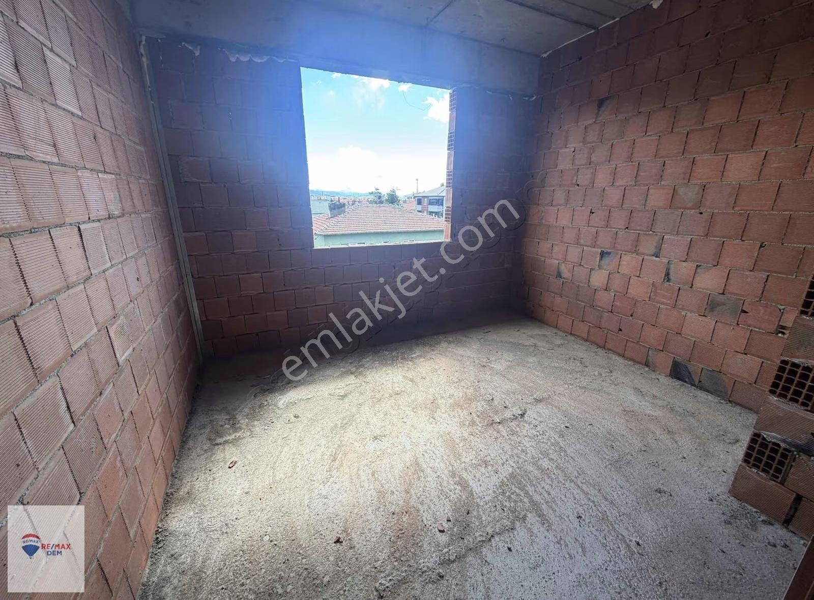 Remax Dem'den Cumhuriyet Mahallesinde 2 +1 Satılık Daire - Görsel 16