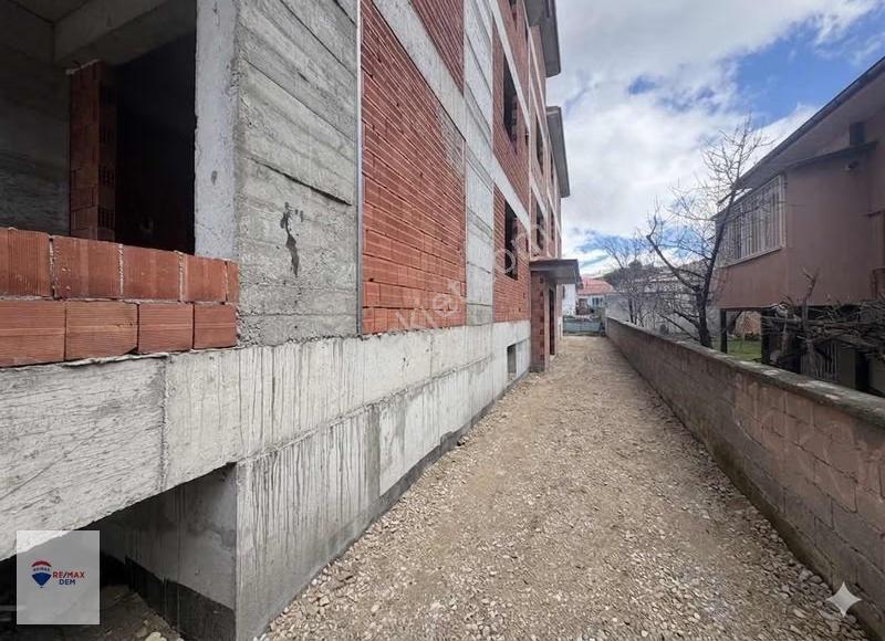 Remax Dem'den Cumhuriyet Mahallesinde 2 +1 Satılık Daire - Görsel 14
