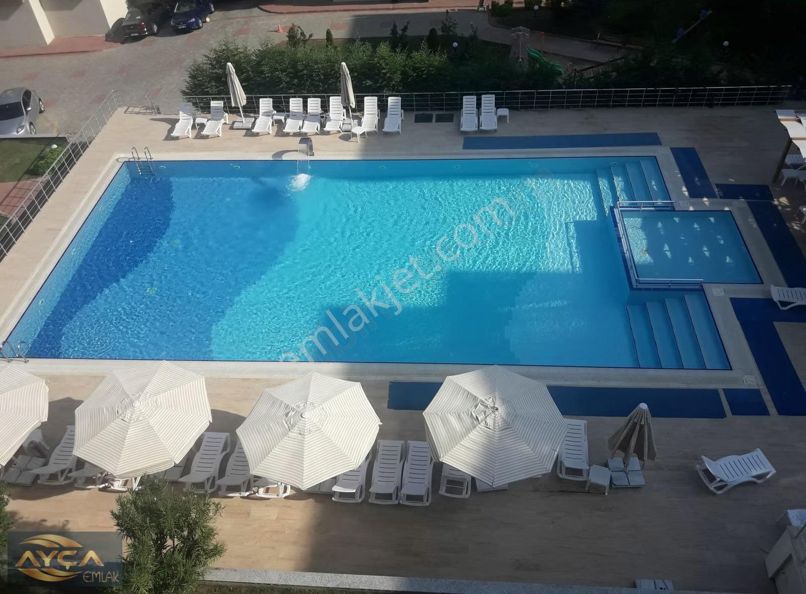 Donanımlı Sitede Ayçadan Satılık Geniş Kullanımlı Daire