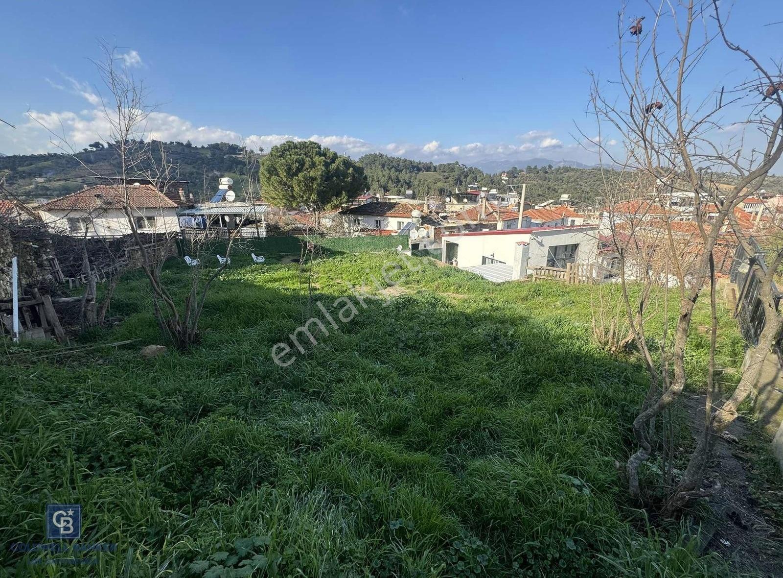 Kemalpaşa Yukarıkızılca'da 555m2 Bahçe İçerisinde Villa
