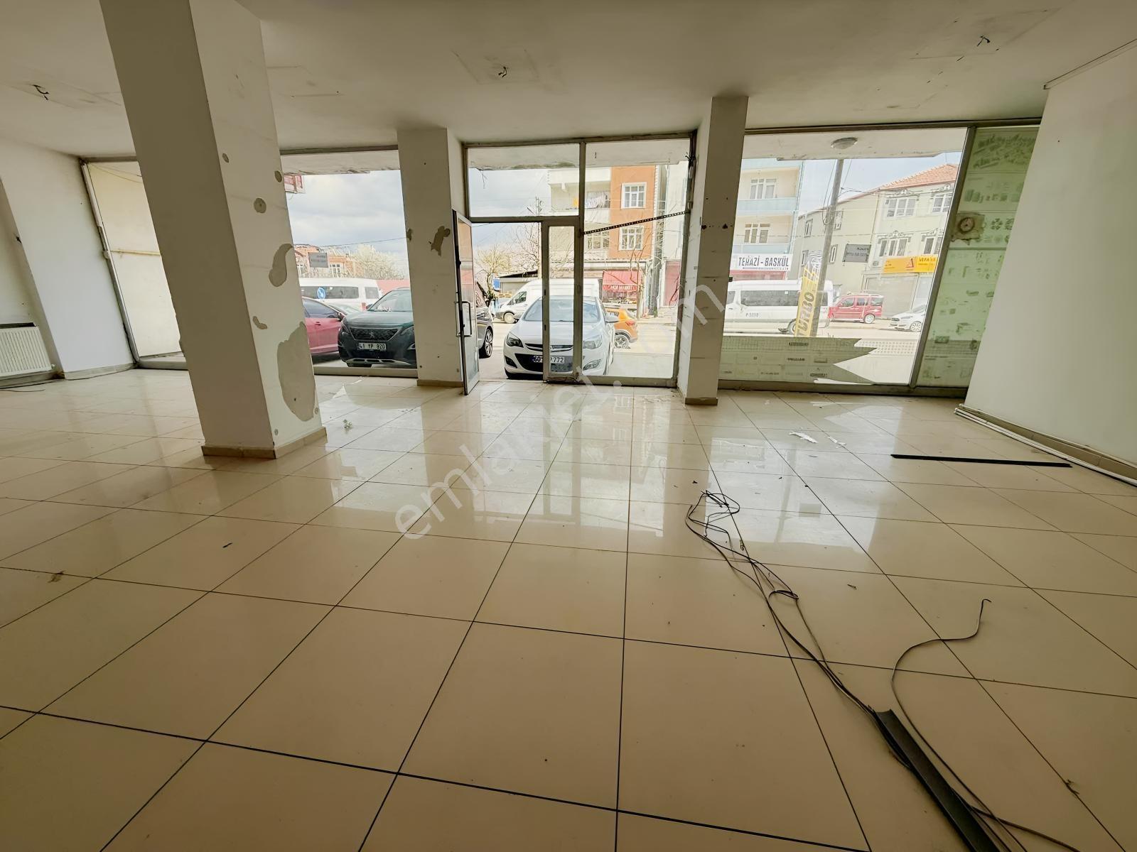 İbrahim Ağa Caddesinde Kiralık 240 M² İki Katlı Depolu İş Yeri - Görsel 16