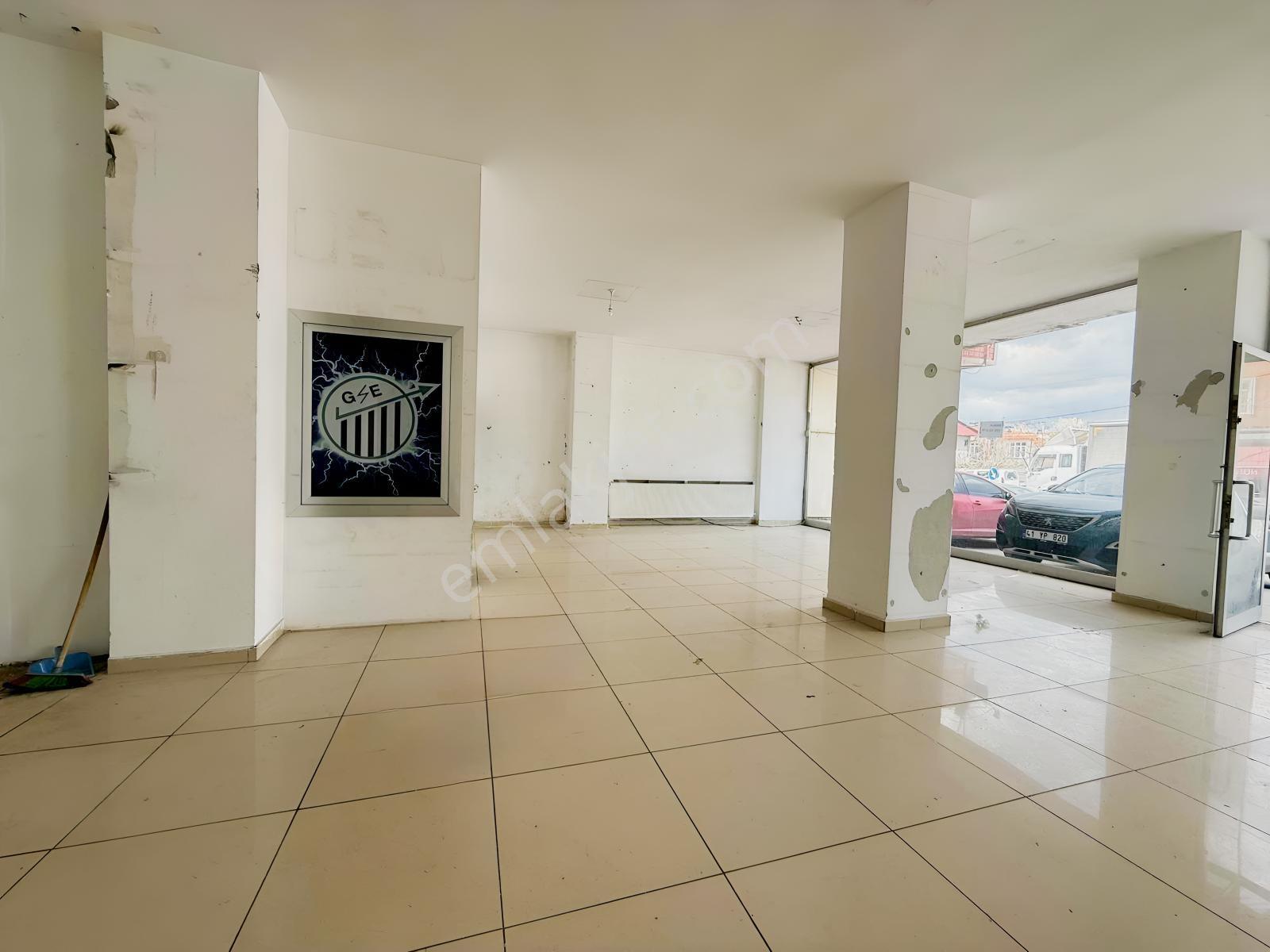 İbrahim Ağa Caddesinde Kiralık 240 M² İki Katlı Depolu İş Yeri - Görsel 14