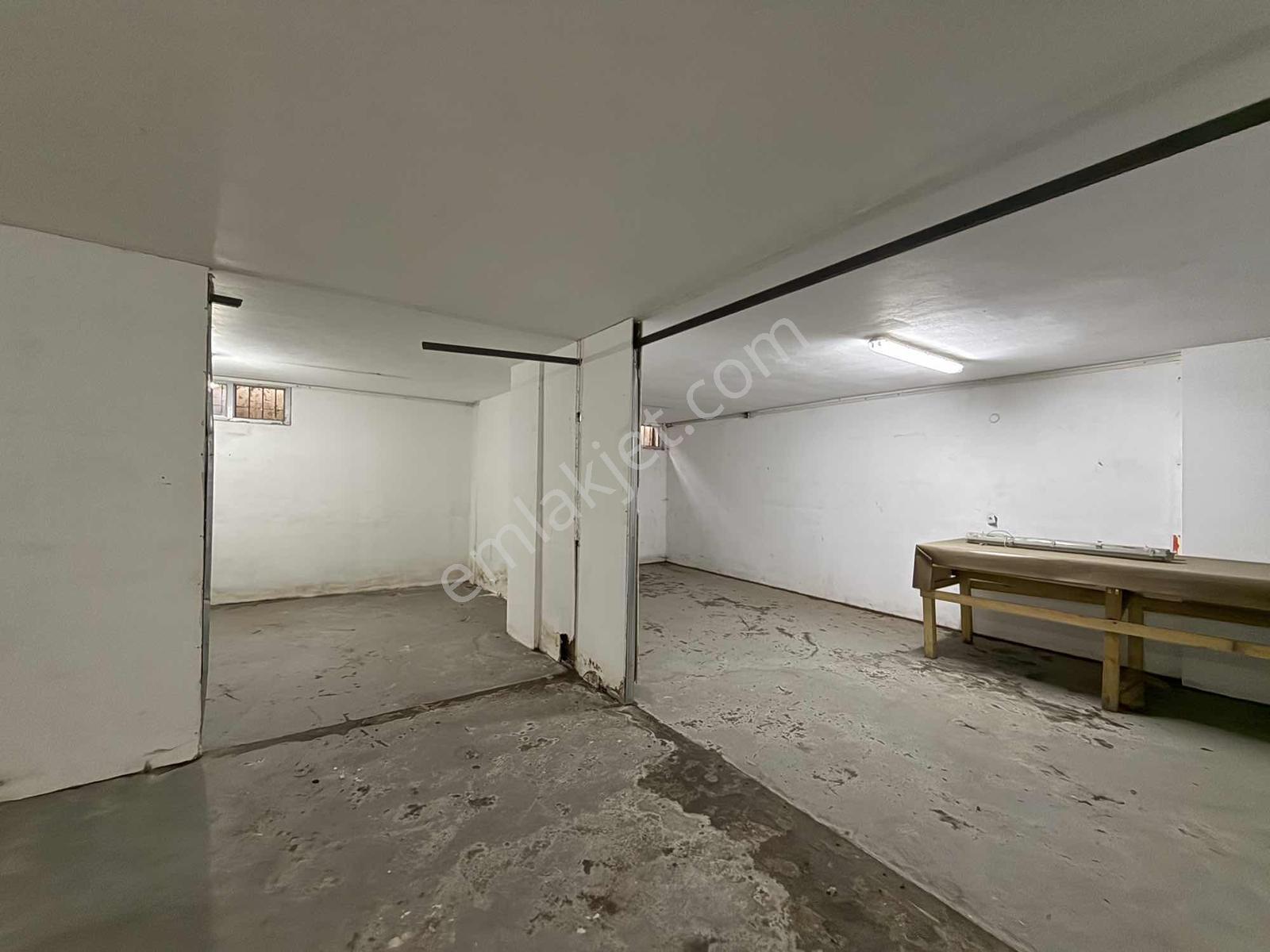 İbrahim Ağa Caddesinde Kiralık 240 M² İki Katlı Depolu İş Yeri - Görsel 2