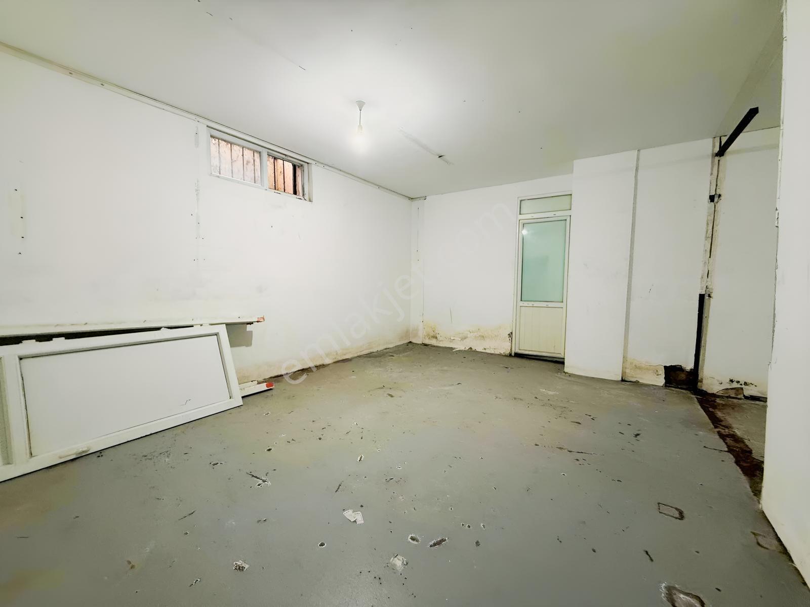 İbrahim Ağa Caddesinde Kiralık 240 M² İki Katlı Depolu İş Yeri - Görsel 24