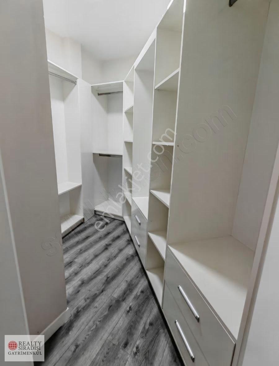 Altıntaş Cenk Onurkent Sitesinde Triplex Havuzlu Villa - Görsel 11