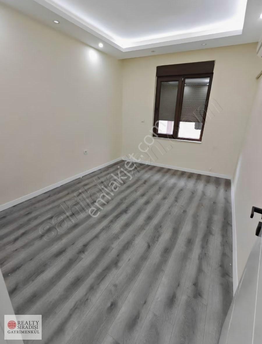 Altıntaş Cenk Onurkent Sitesinde Triplex Havuzlu Villa - Görsel 14