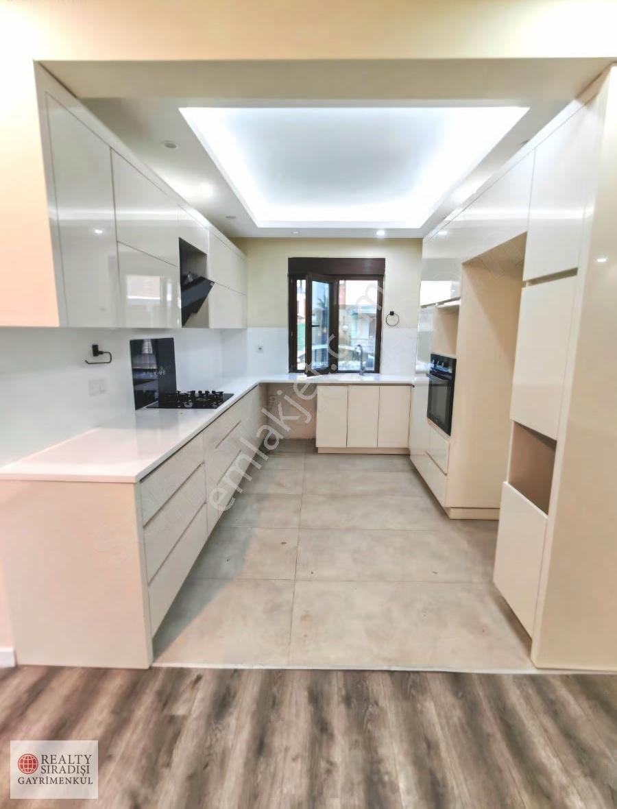Altıntaş Cenk Onurkent Sitesinde Triplex Havuzlu Villa - Görsel 6