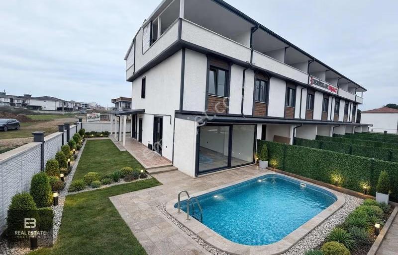 Sakarya Karasu'da 3+1 Tripleks Havuzlu Satılık Villa