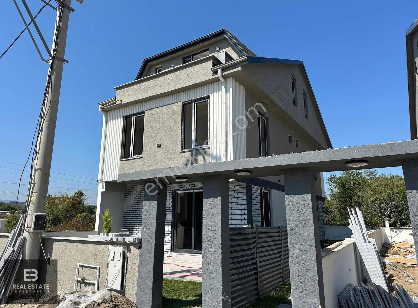 Sakarya Kocaali'de 3+1 Denize 250 Metre Satılık Tripleks Villa