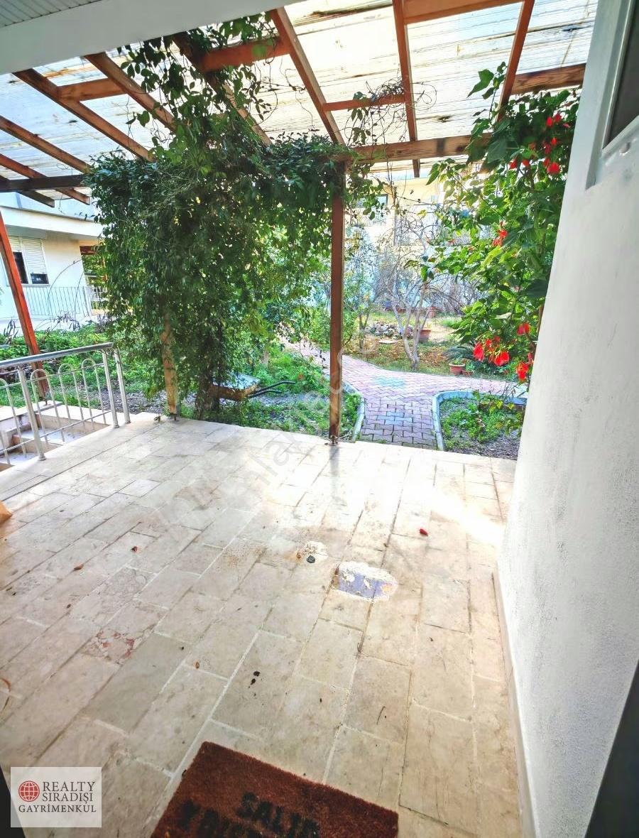 Örnekköyde Denize Yakın Sitede Kendi Bahçesi Olan Villa - Görsel 4