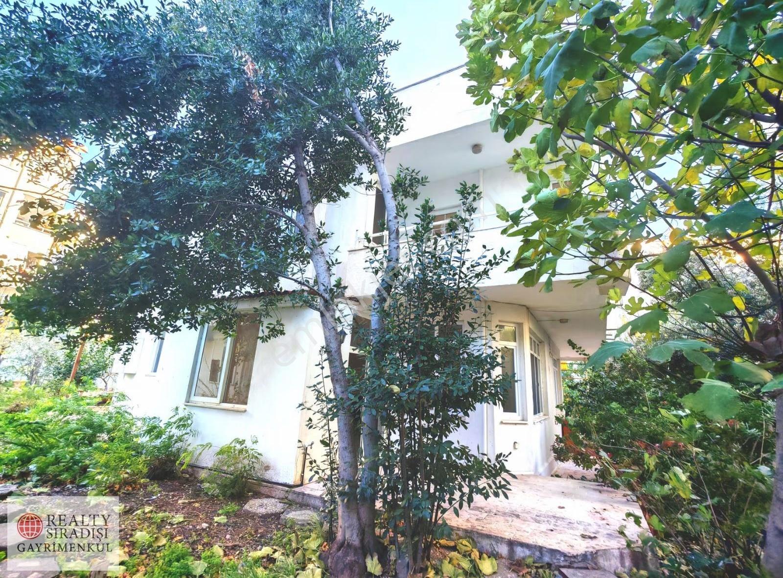 Örnekköyde Denize Yakın Sitede Kendi Bahçesi Olan Villa - Görsel 6