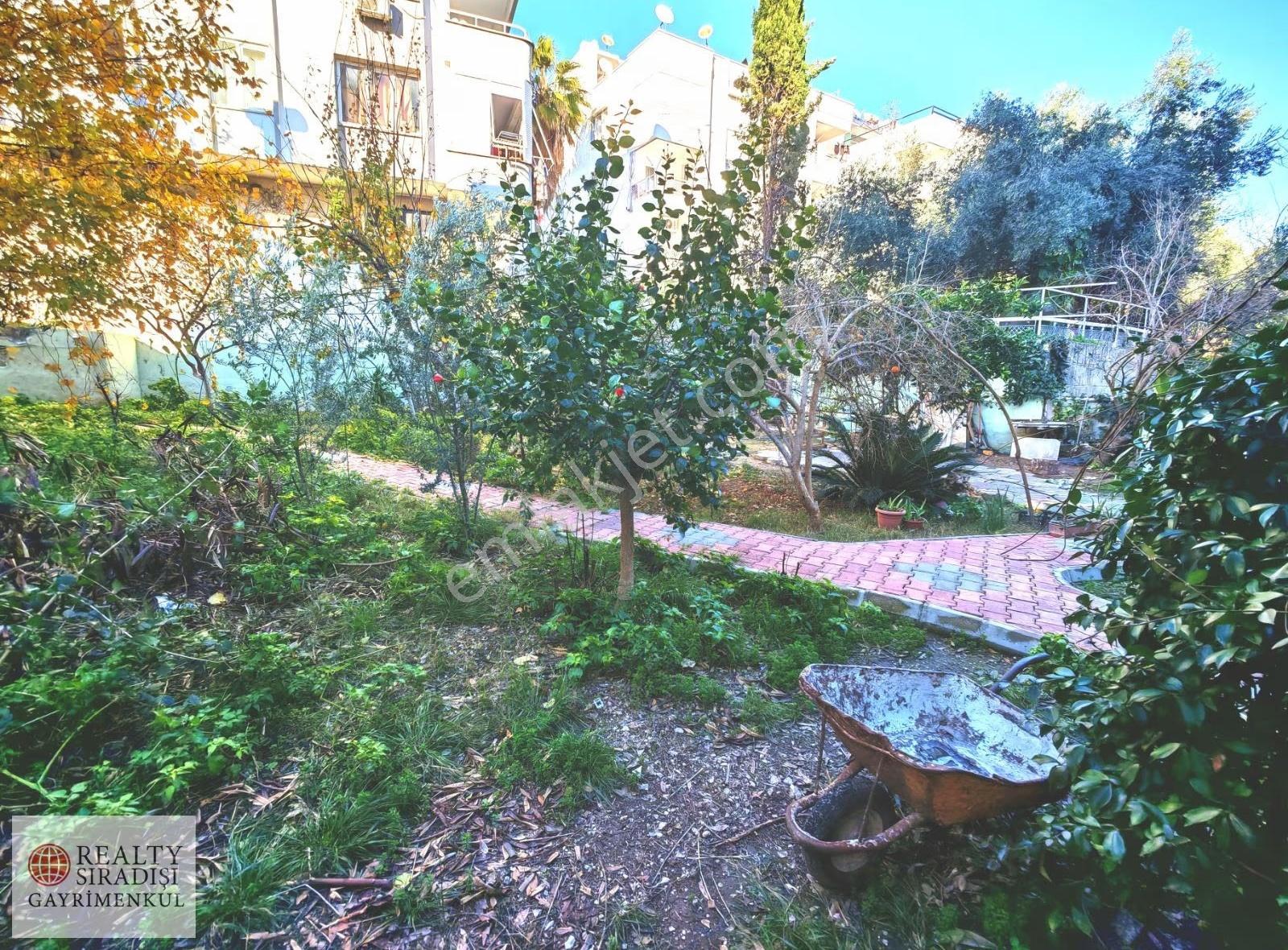 Örnekköyde Denize Yakın Sitede Kendi Bahçesi Olan Villa - Görsel 8