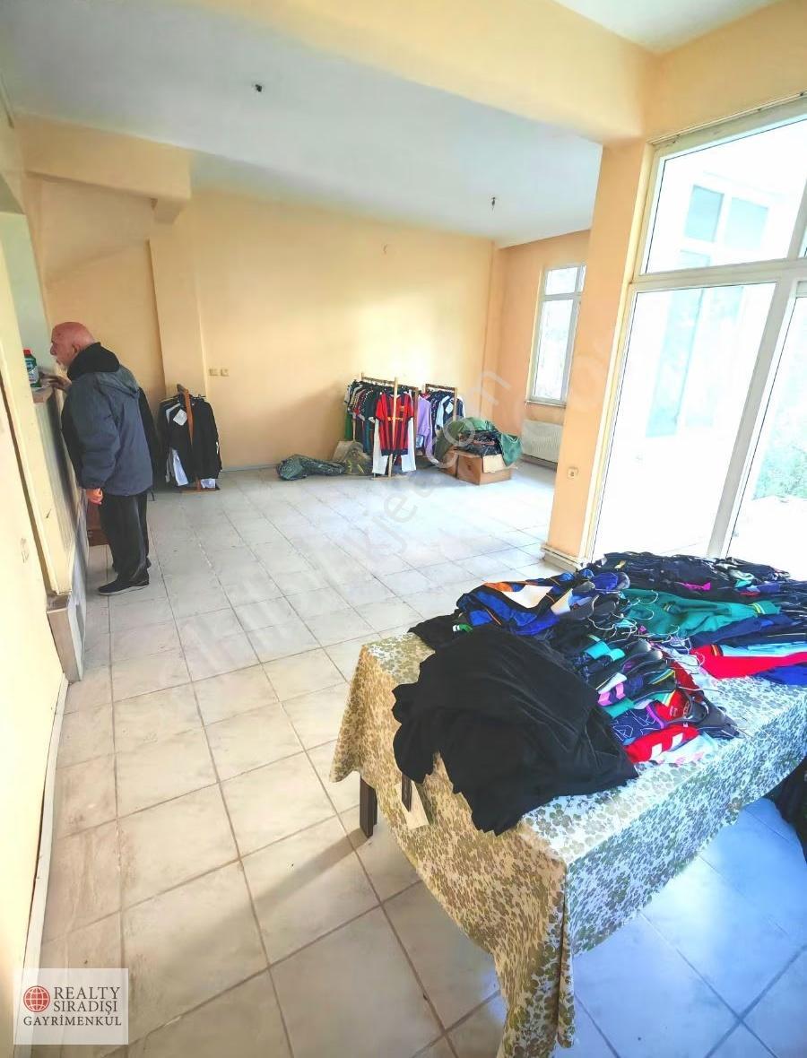 Örnekköyde Denize Yakın Sitede Kendi Bahçesi Olan Villa - Görsel 9