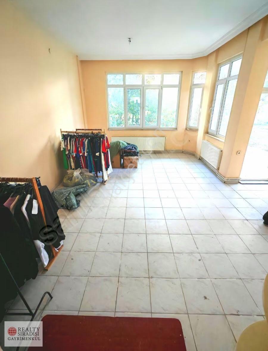 Örnekköyde Denize Yakın Sitede Kendi Bahçesi Olan Villa - Görsel 18