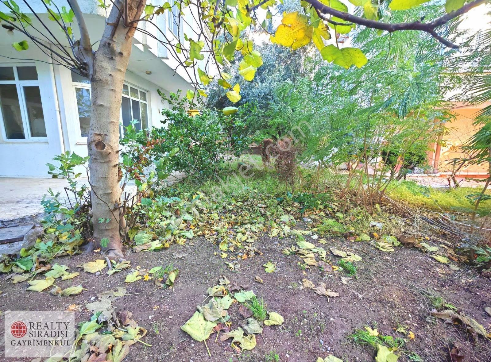 Örnekköyde Denize Yakın Sitede Kendi Bahçesi Olan Villa - Görsel 14