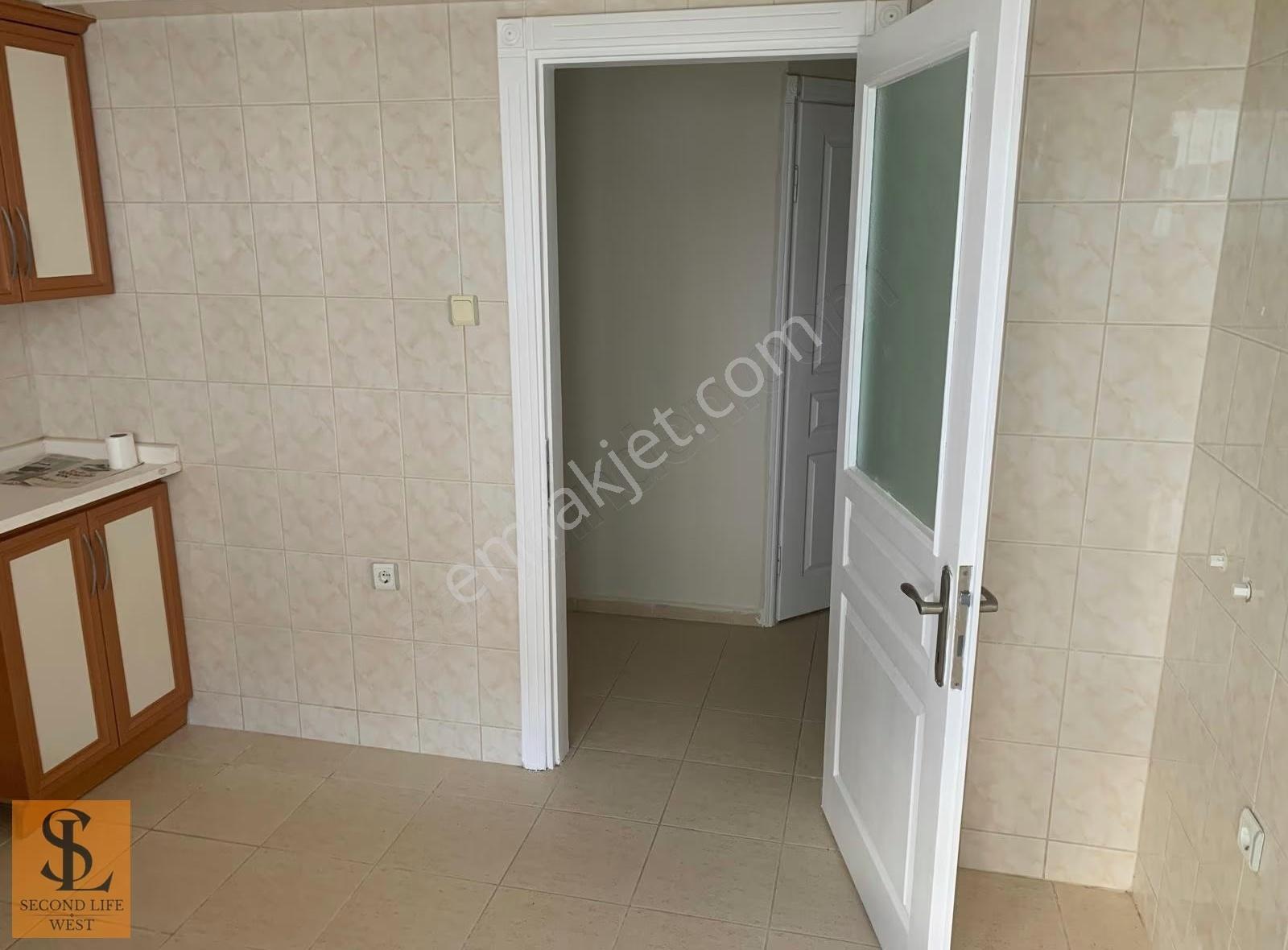 Ayvalık Sarımsaklı'da Masrafsız Nezih Konumda 2+1 Kiralık Daire - Görsel 12