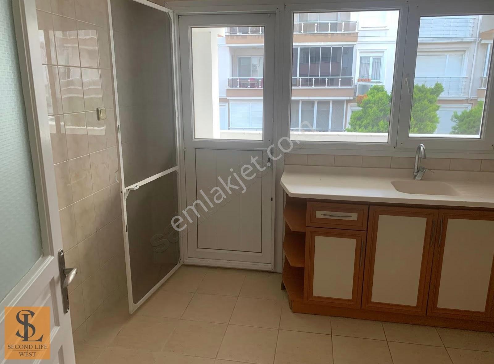 Ayvalık Sarımsaklı'da Masrafsız Nezih Konumda 2+1 Kiralık Daire - Görsel 7