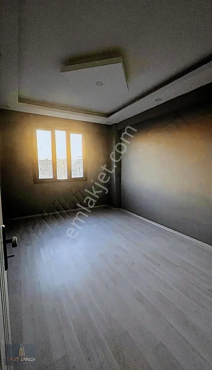 Divan Yapıda Satılık 2+0 90m2 Ara Kat - Görsel 3