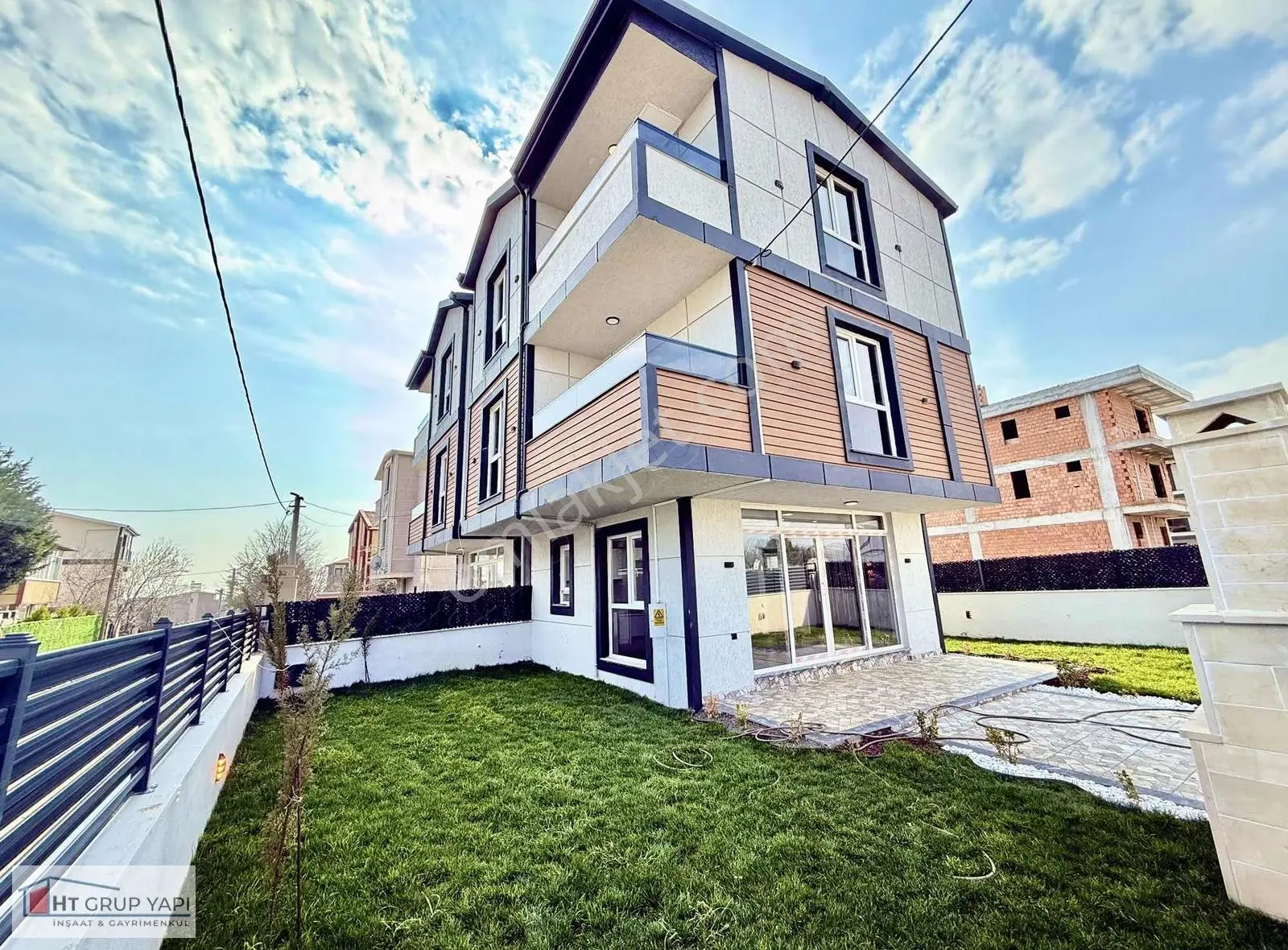▃▅▇ht Grup▇▅▃köşe Başı-iskanlı-4+1-geniş Bahçeli Villa