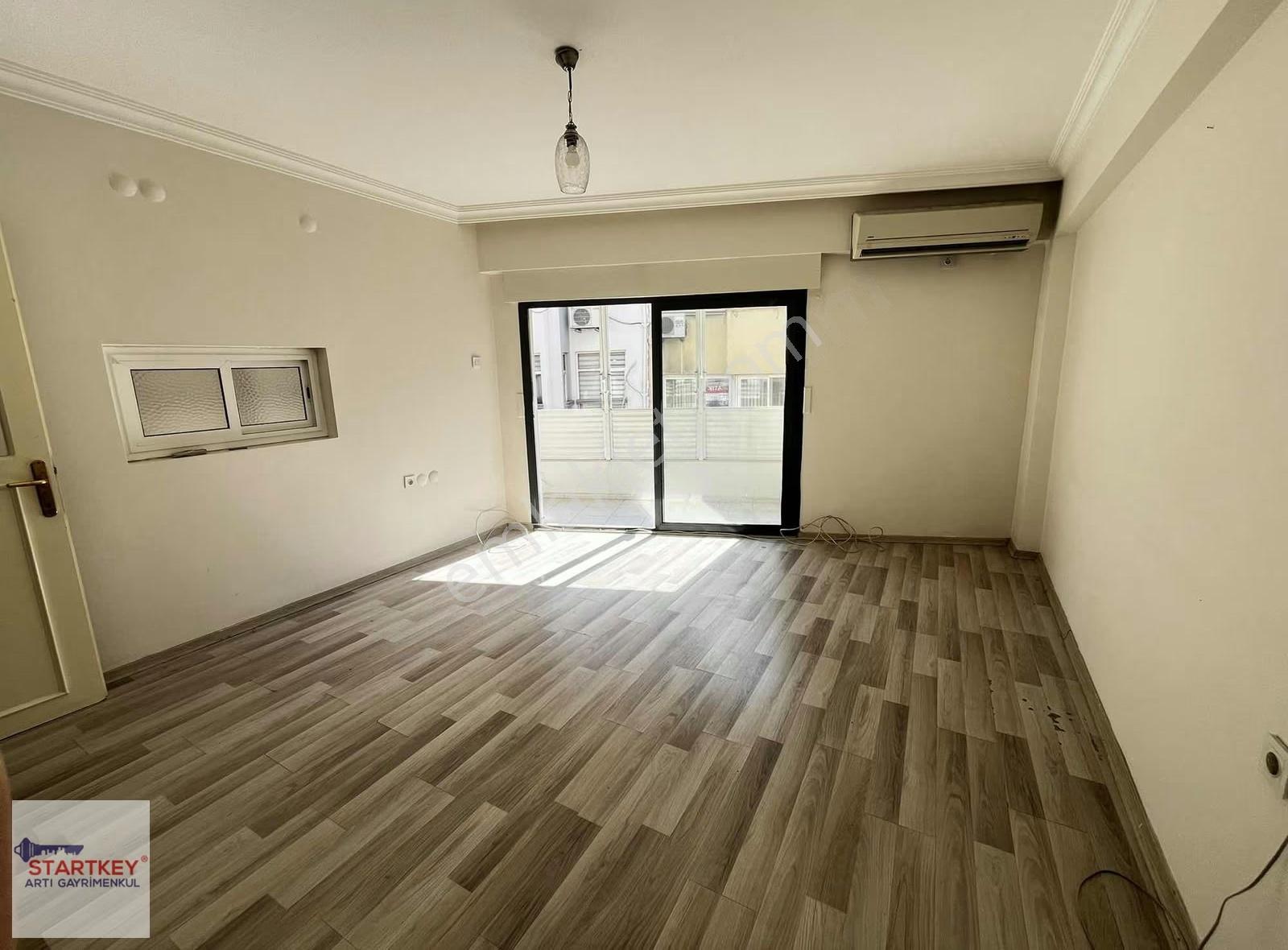 Karşıyaka Çarşı Tiyatro Sokağında 1+1 Kiralık Ofis - Görsel 2