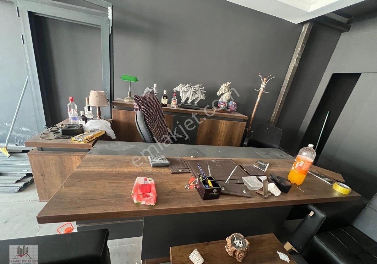 Arkadaş Emlaktan Galericiler Sitesinde 2 Katlı Kiralık Dükkan - Görsel 4