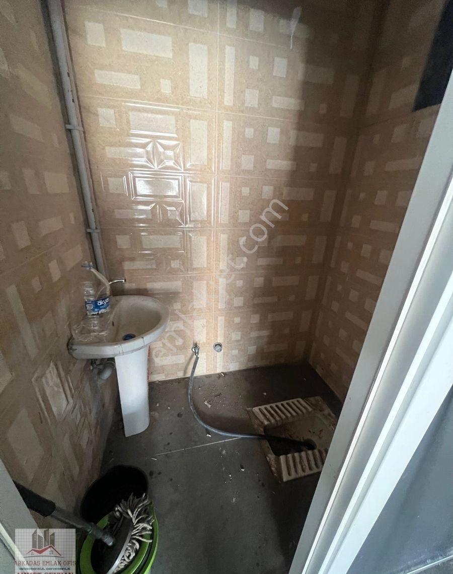 Arkadaş Emlaktan Galericiler Sitesinde 2 Katlı Kiralık Dükkan - Görsel 18