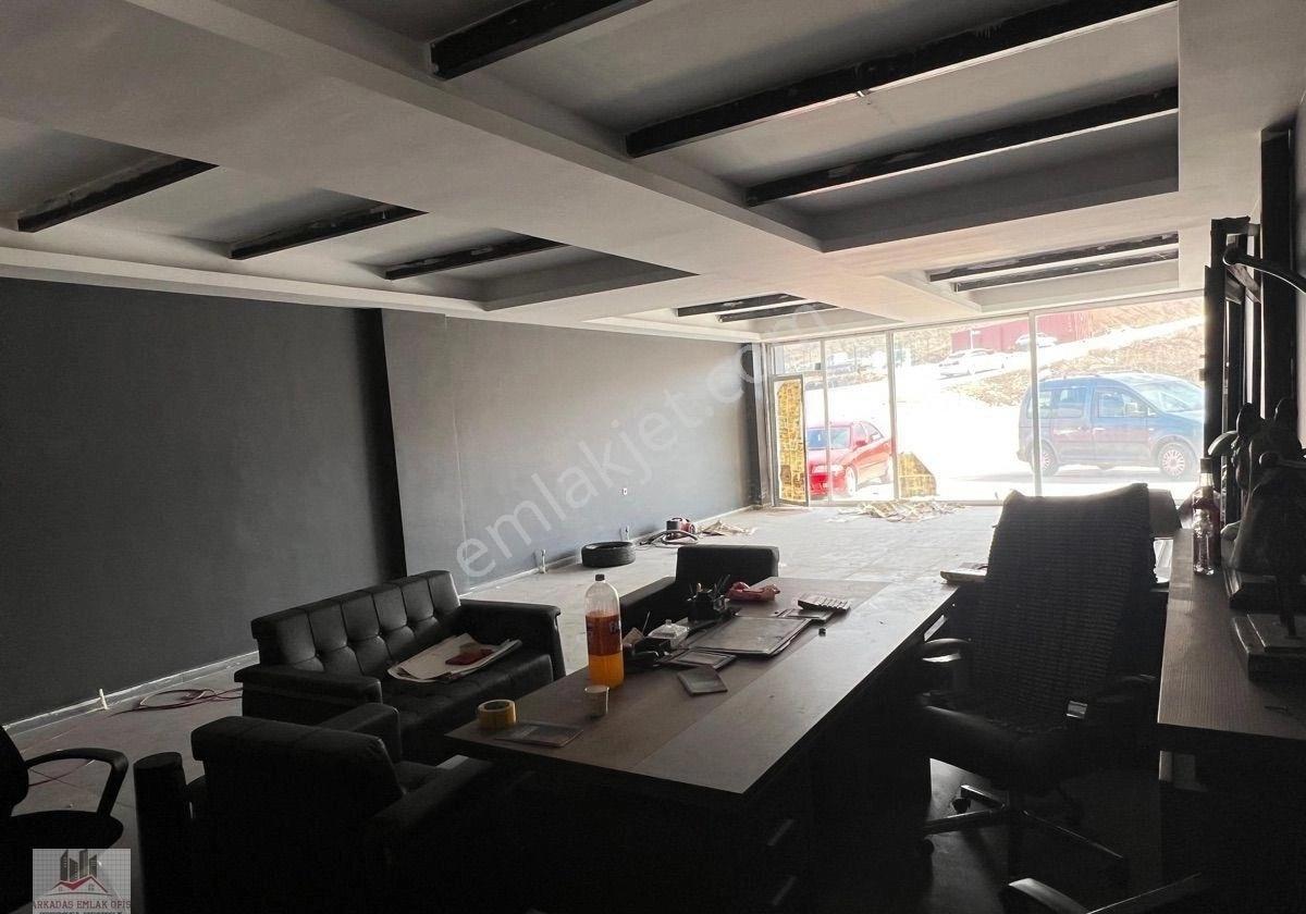 Arkadaş Emlaktan Galericiler Sitesinde 2 Katlı Kiralık Dükkan - Görsel 19