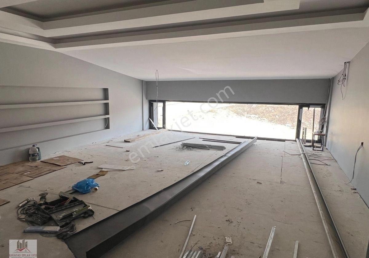 Arkadaş Emlaktan Galericiler Sitesinde 2 Katlı Kiralık Dükkan - Görsel 27