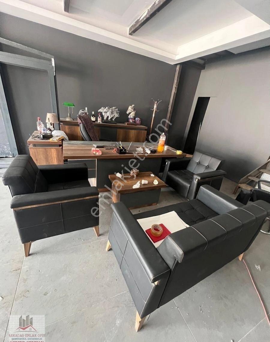 Arkadaş Emlaktan Galericiler Sitesinde 2 Katlı Kiralık Dükkan - Görsel 2