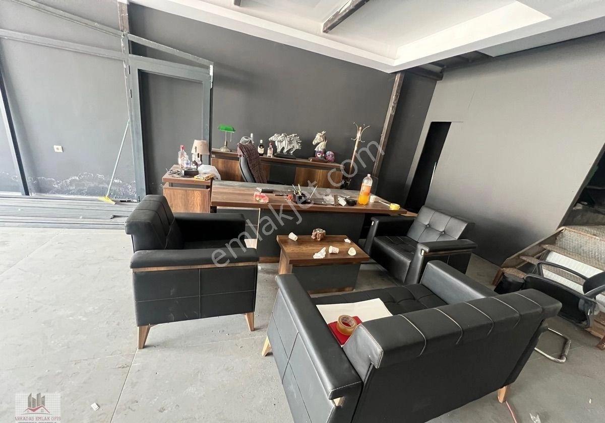 Arkadaş Emlaktan Galericiler Sitesinde 2 Katlı Kiralık Dükkan