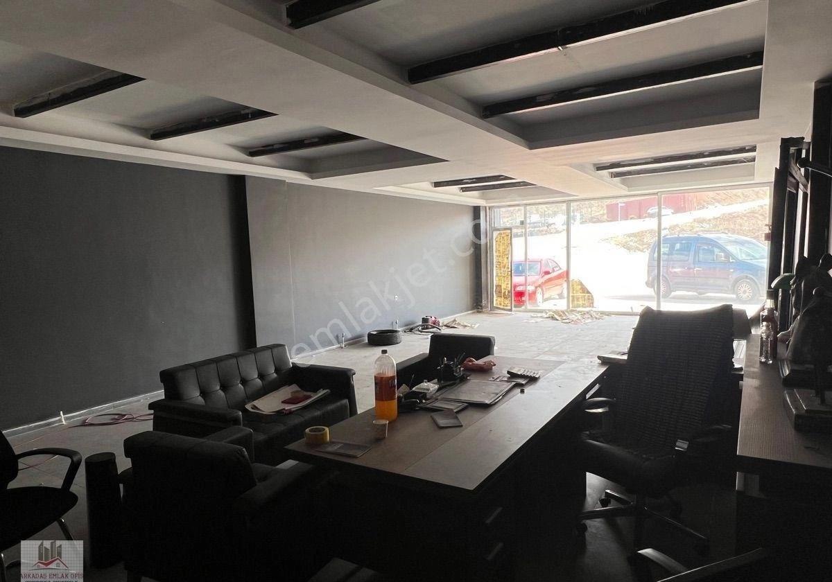 Arkadaş Emlaktan Galericiler Sitesinde 2 Katlı Kiralık Dükkan - Görsel 29