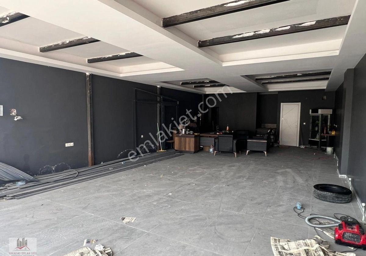 Arkadaş Emlaktan Galericiler Sitesinde 2 Katlı Kiralık Dükkan - Görsel 15