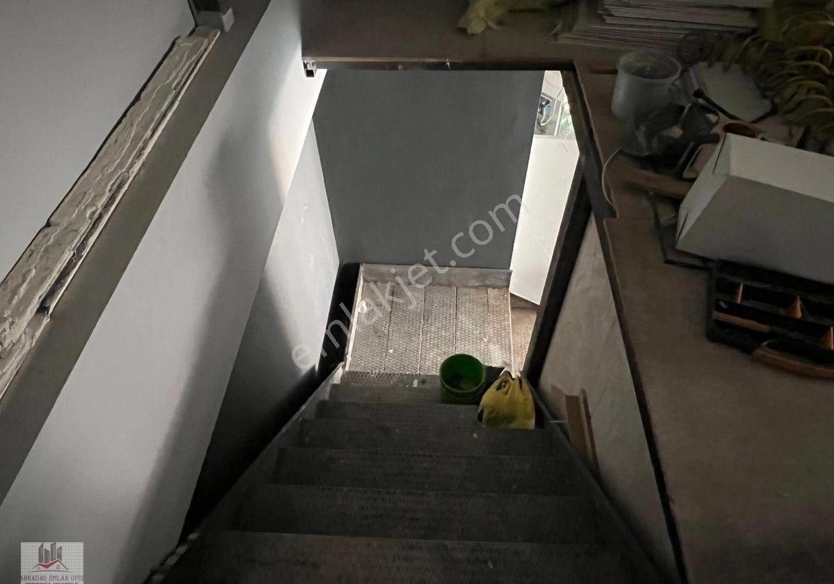 Arkadaş Emlaktan Galericiler Sitesinde 2 Katlı Kiralık Dükkan - Görsel 17