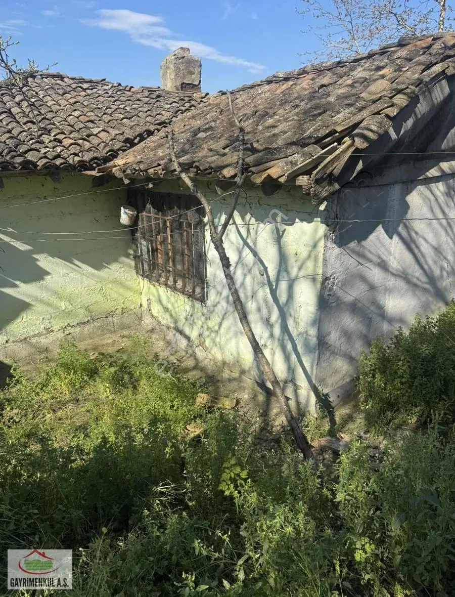 Yola 30m Cephe 1200m2 Bahçeli Köy Evi