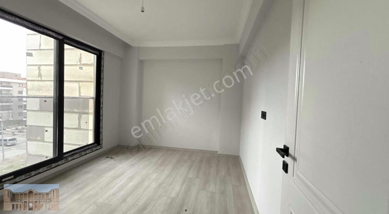 Yeşilyurt Da Cadde Üzeri Kiralık 2+1 Daire - Görsel 5