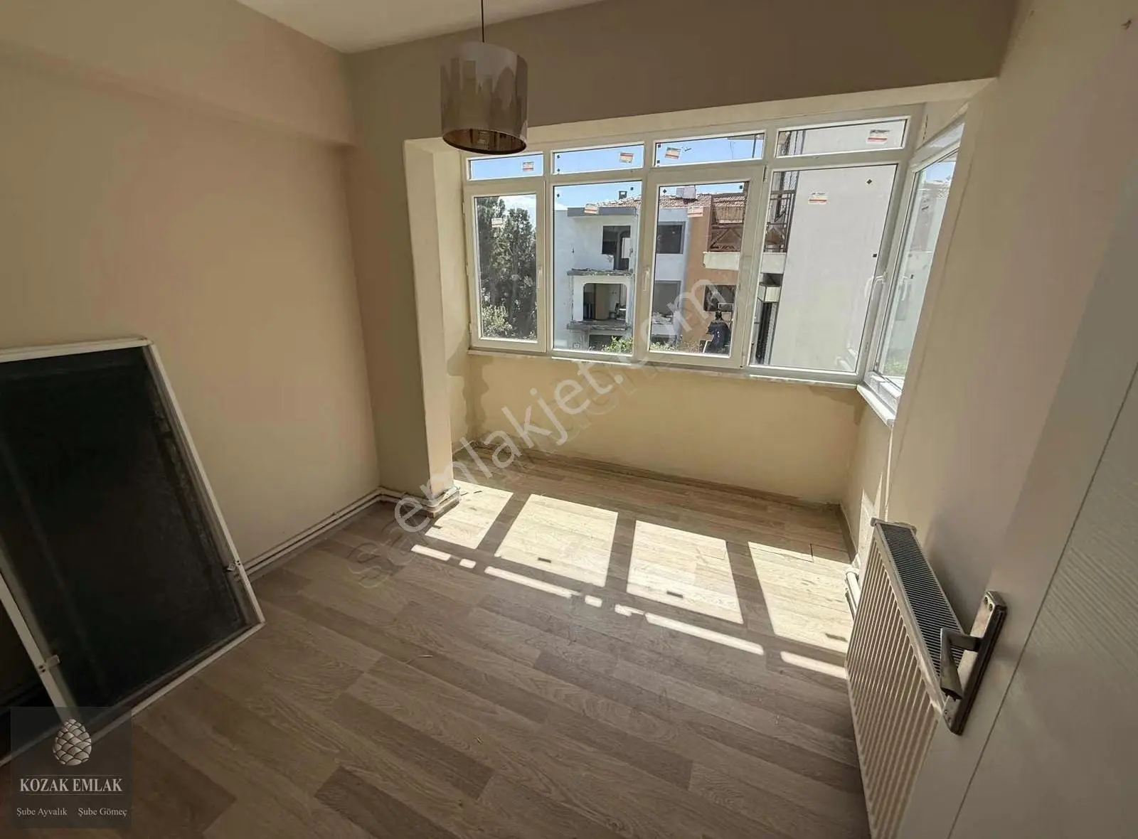 Ayvalık Aliçetinkayada Satılık 3 Artı 1 Kaloriferli Daire - Görsel 19