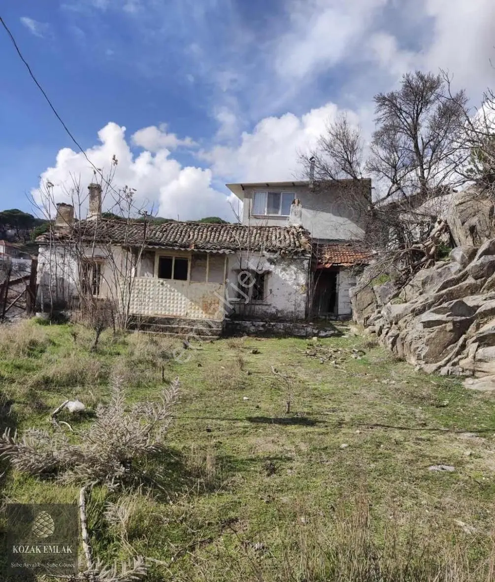 Ayvalık Bağyüzü Köyünde Satılık Bahçeli Müstakil Köy Evi