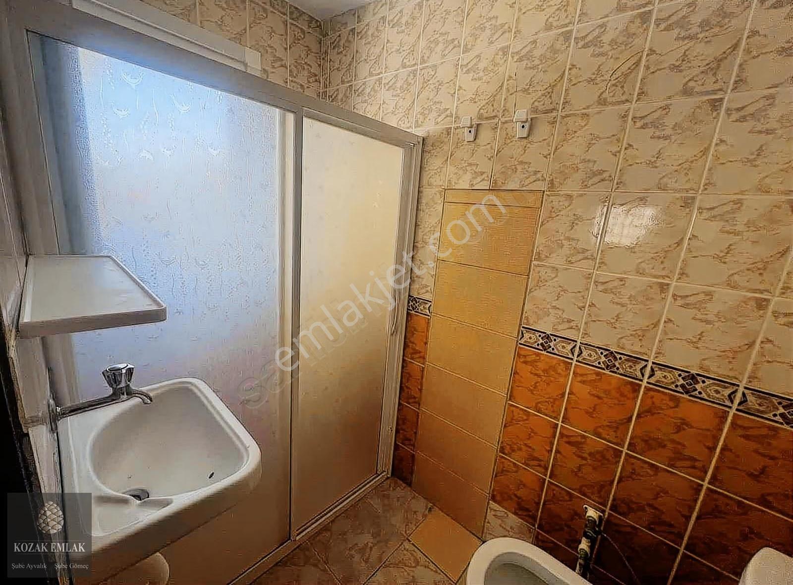 Ayvalık Merkezde Kiralık 6oda 1 Salon Komple Bina - Görsel 14