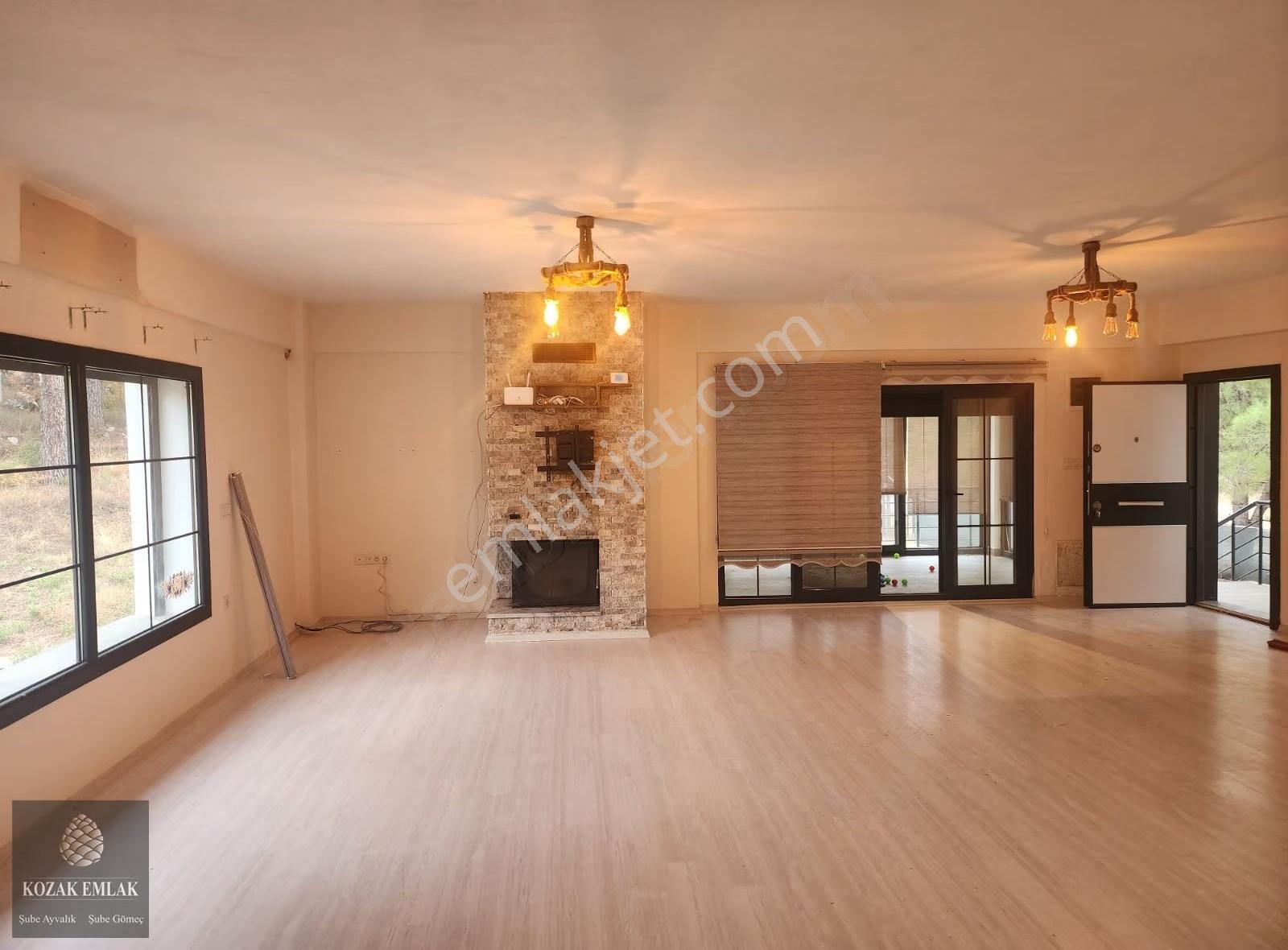 Ayvalık Bagyüzü 5.300 M2 Bahçe İçinde Köy Evi Satılık - Görsel 4
