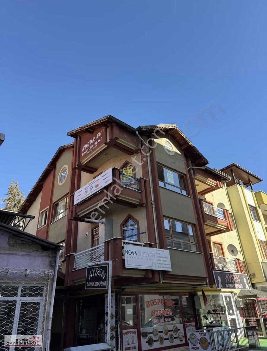 Eski Hastane Caddesi Yeni Isbü Üniversitesi Yolunda Kiralık Ofis