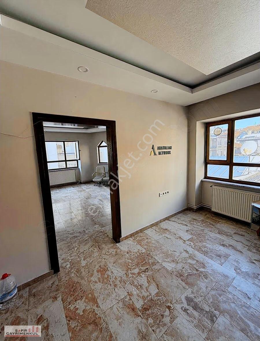 Eski Hastane Caddesi Yeni Isbü Üniversitesi Yolunda Kiralık Ofis - Görsel 5