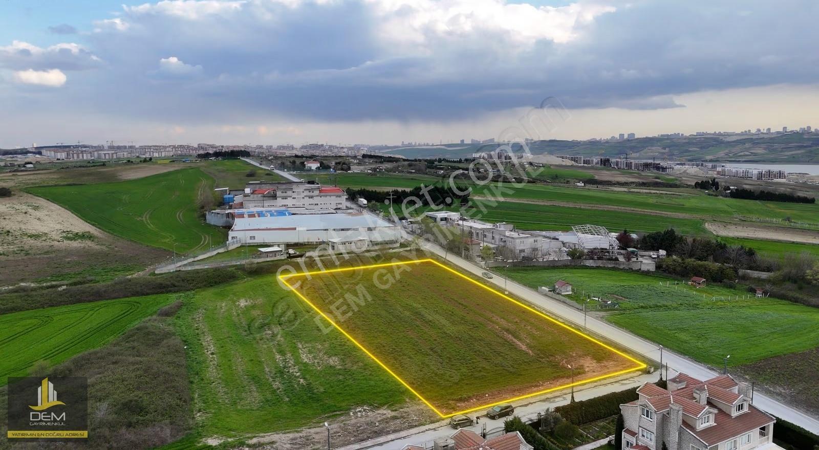 Arnavutköy Haraççı'da Cadde Cepheli 5440m² İmarlı Villa Arsası